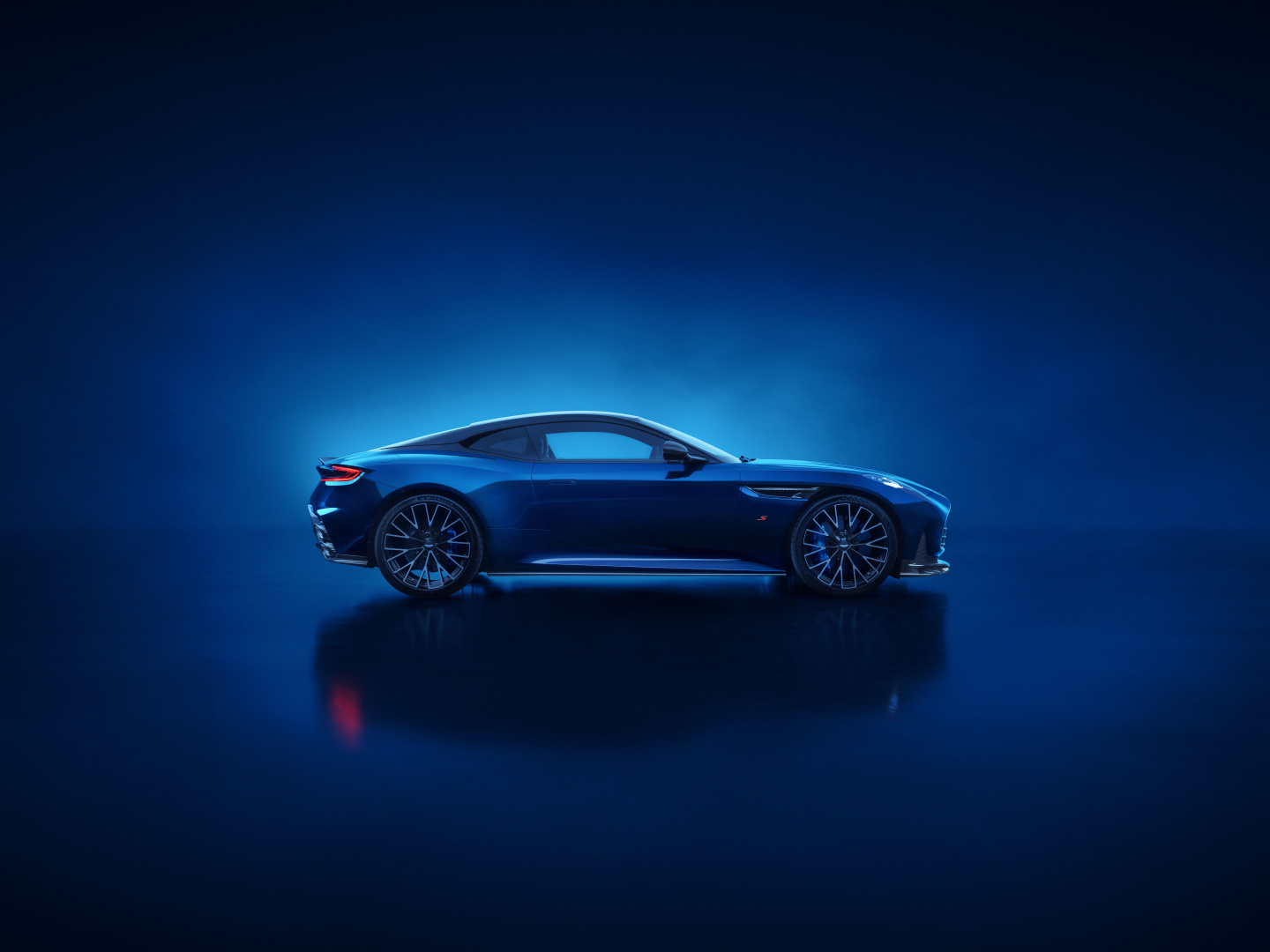 SMALL_Aston Martin DB12 S_04